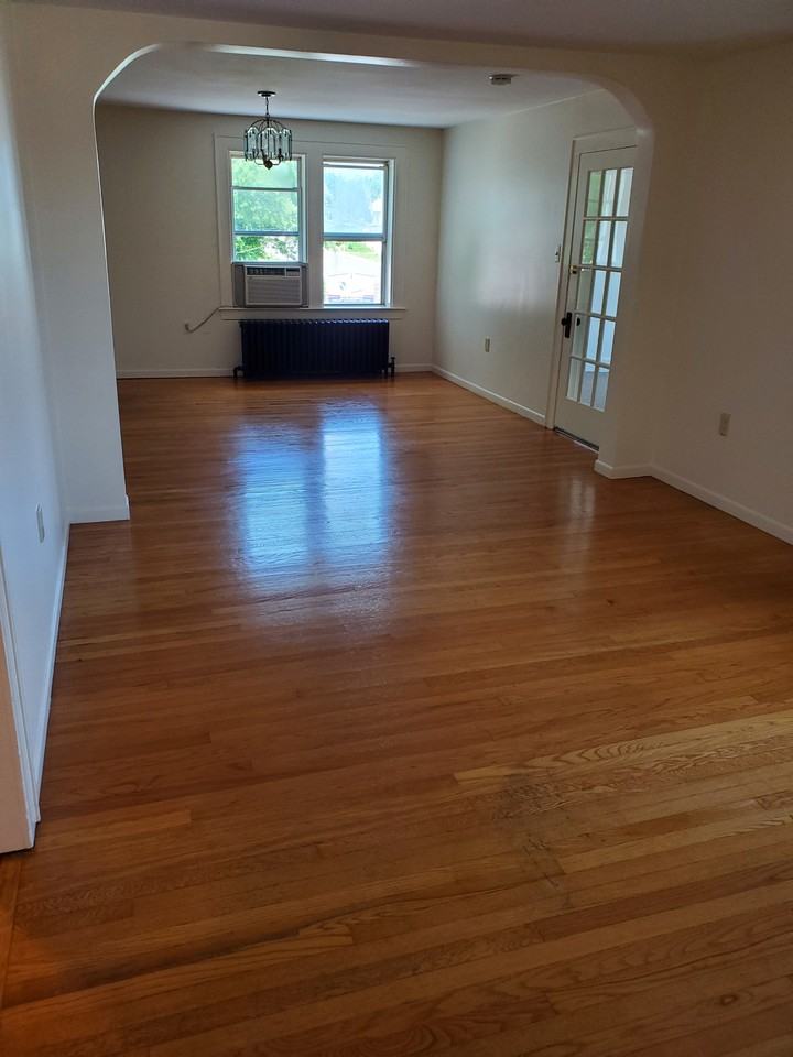 73 Unionville Ave - Photo 3 of 11