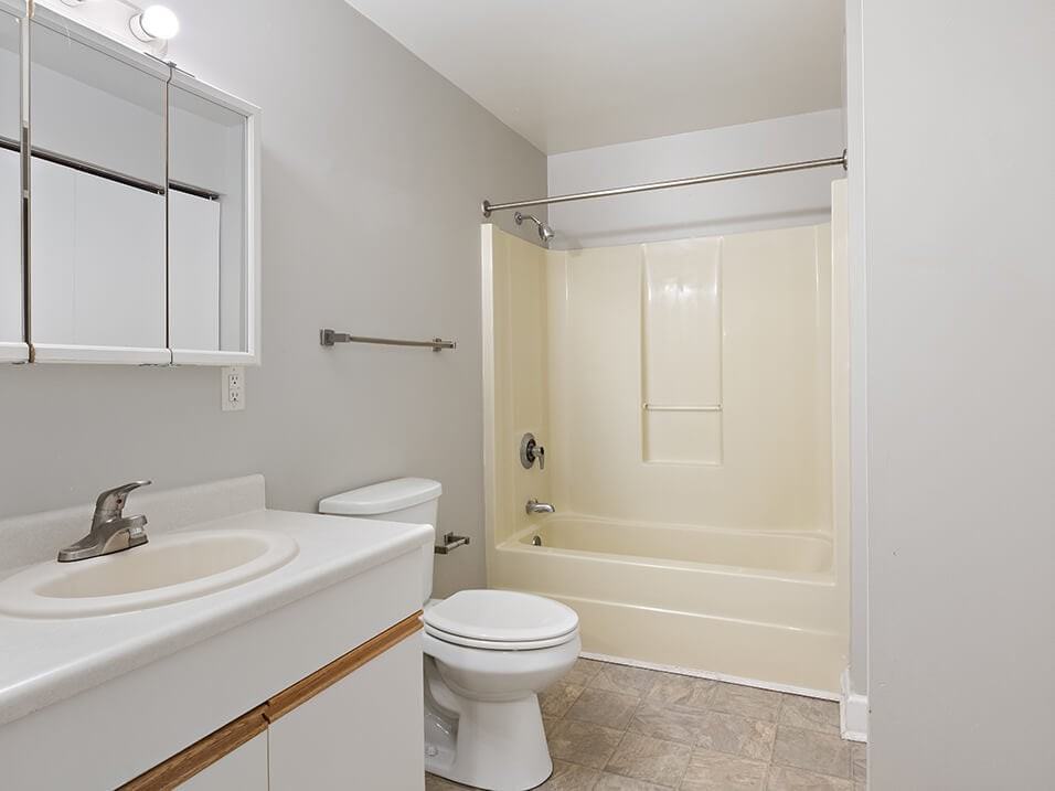 Commodore Perry Apartments - Photo 7 of 16