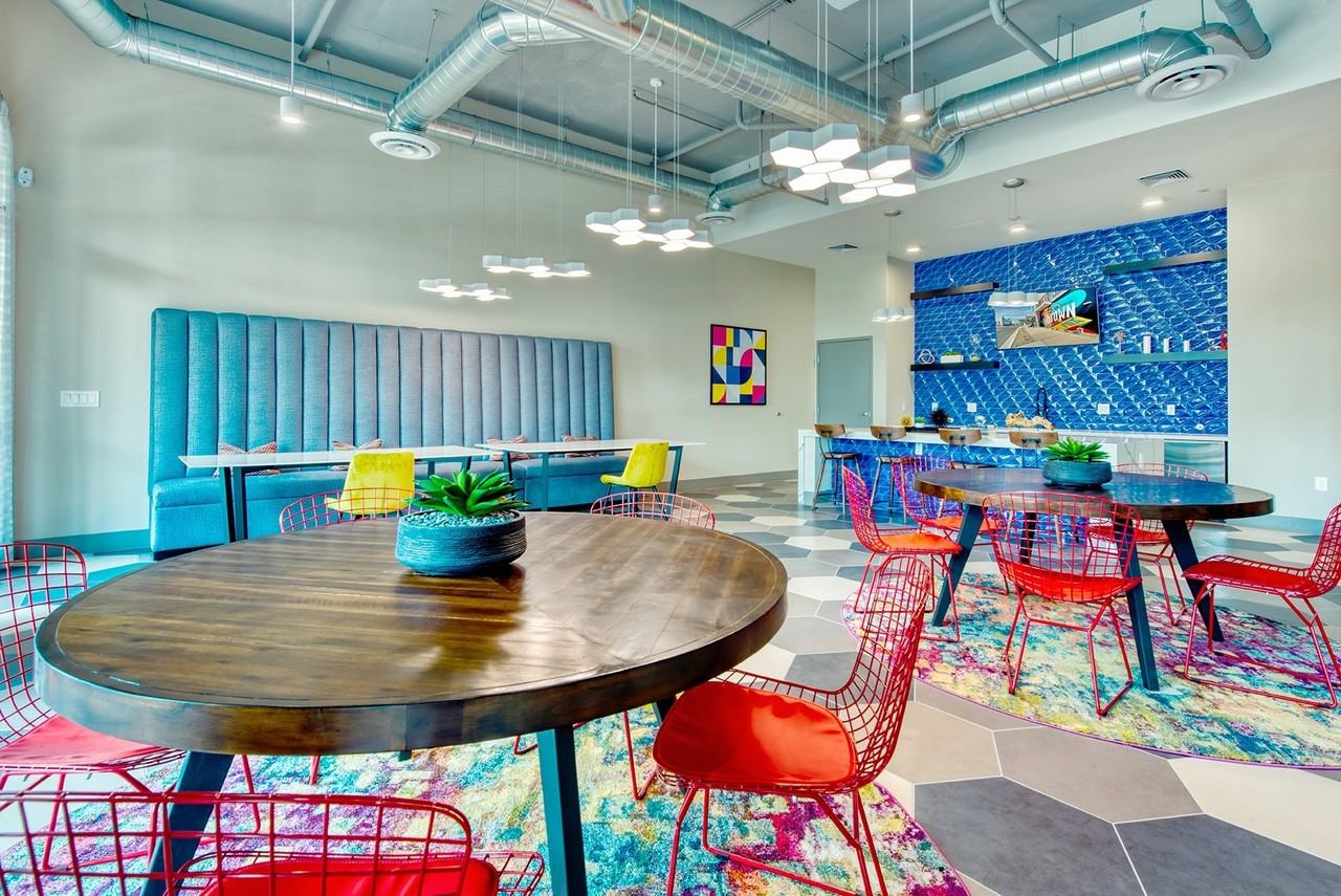 Centra Midtown - Photo 4 of 29