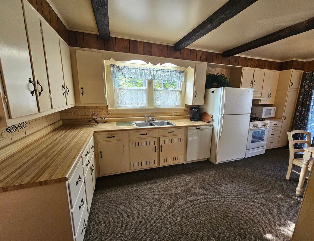 123 Swift St - Photo 3 of 6
