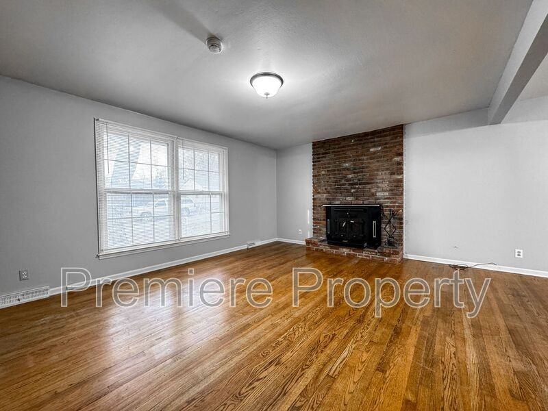 1929 S Crescent Ave - Photo 3 of 16