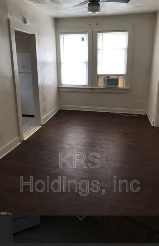862 Rugby St - Photo 3 of 11