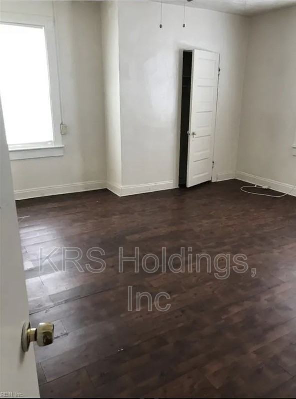 862 Rugby St - Photo 4 of 11