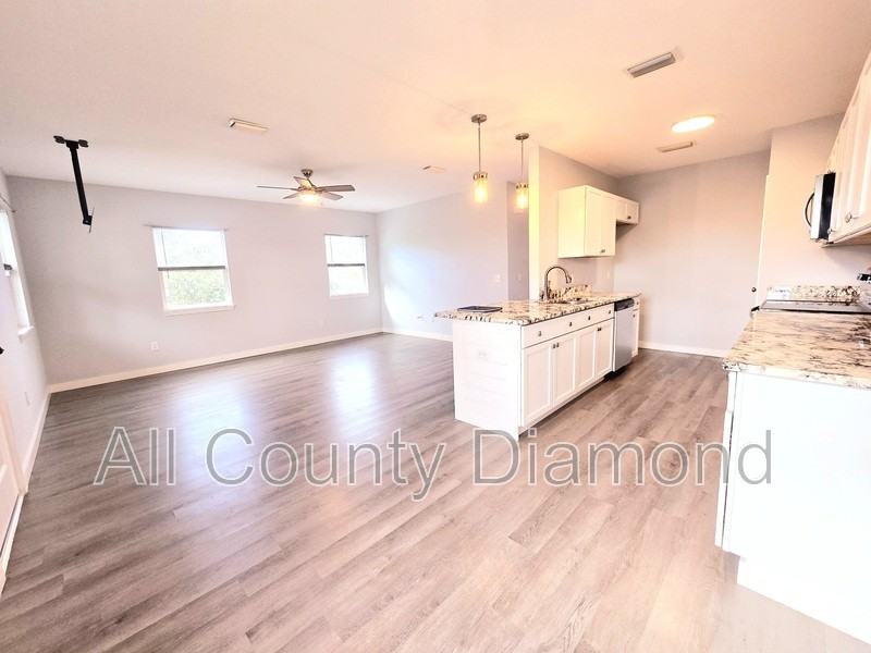 3805 E 4th St - Photo 3 of 12