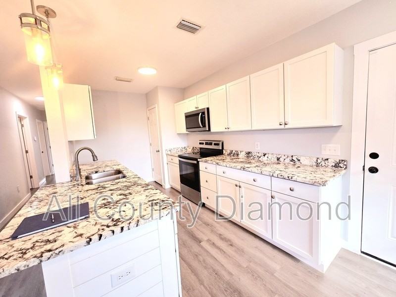 3805 E 4th St - Photo 4 of 12