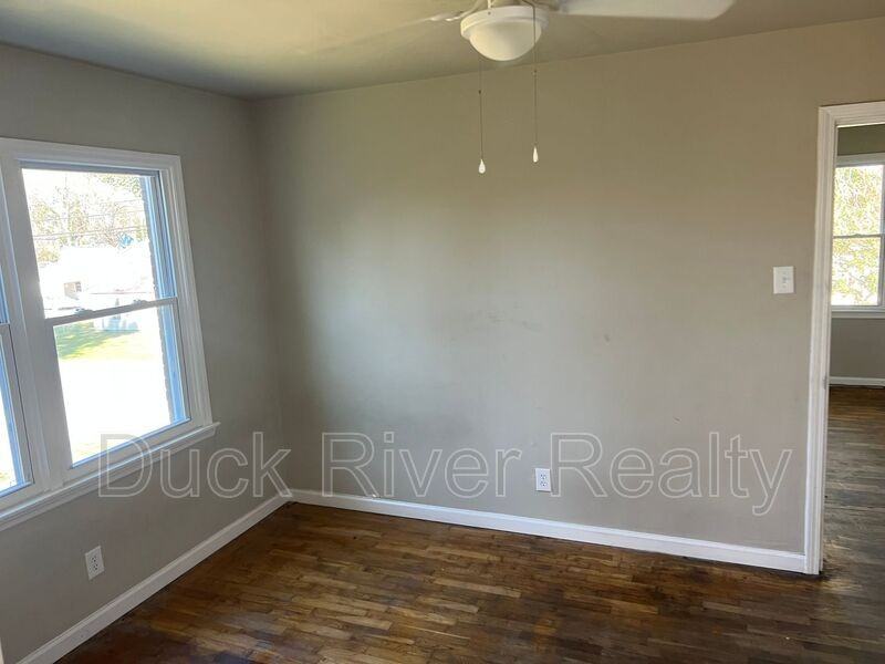 610 1/2 E 8th St - Photo 7 of 7