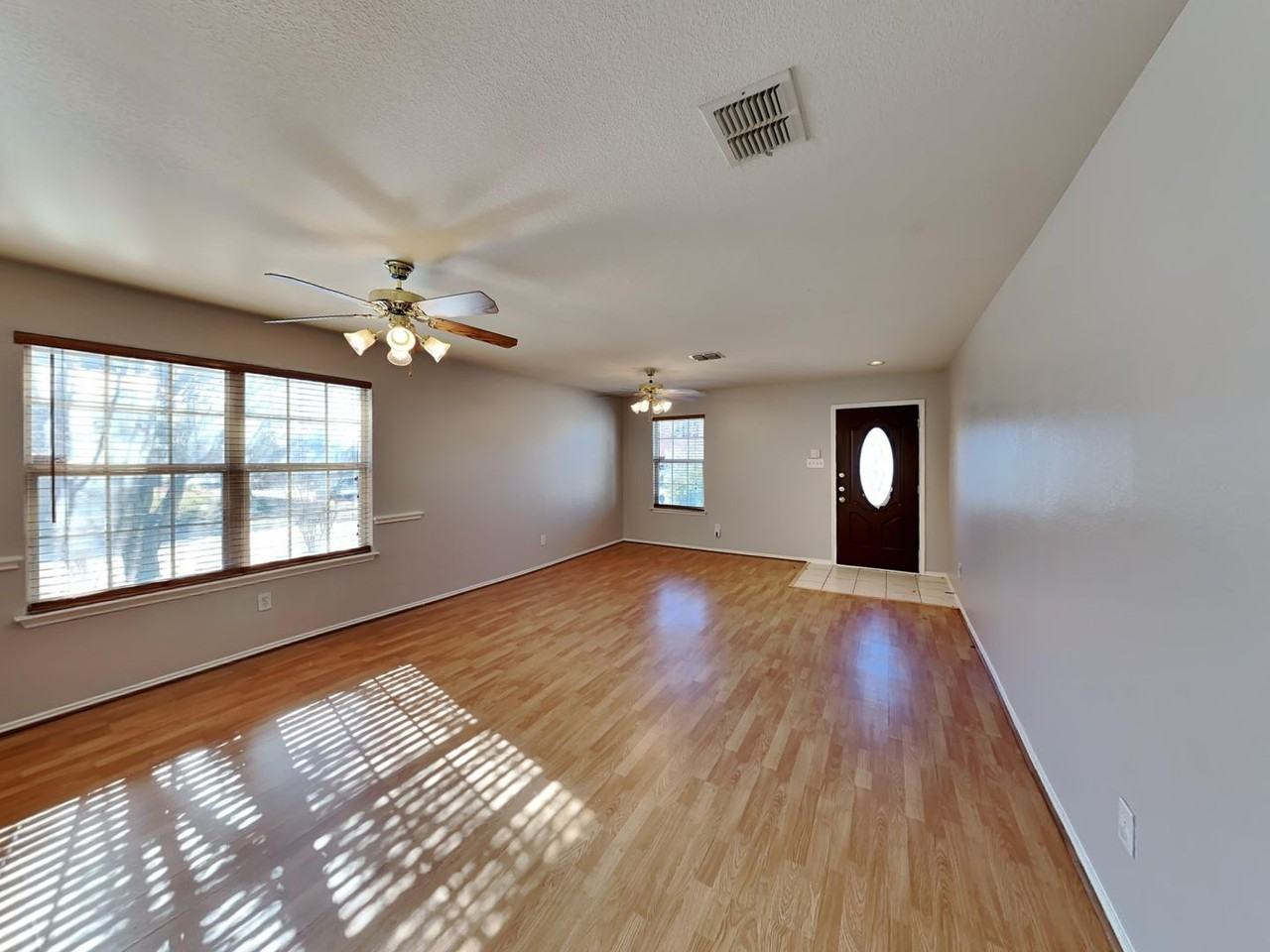 7007 Lake Jackson Dr - Photo 3 of 24