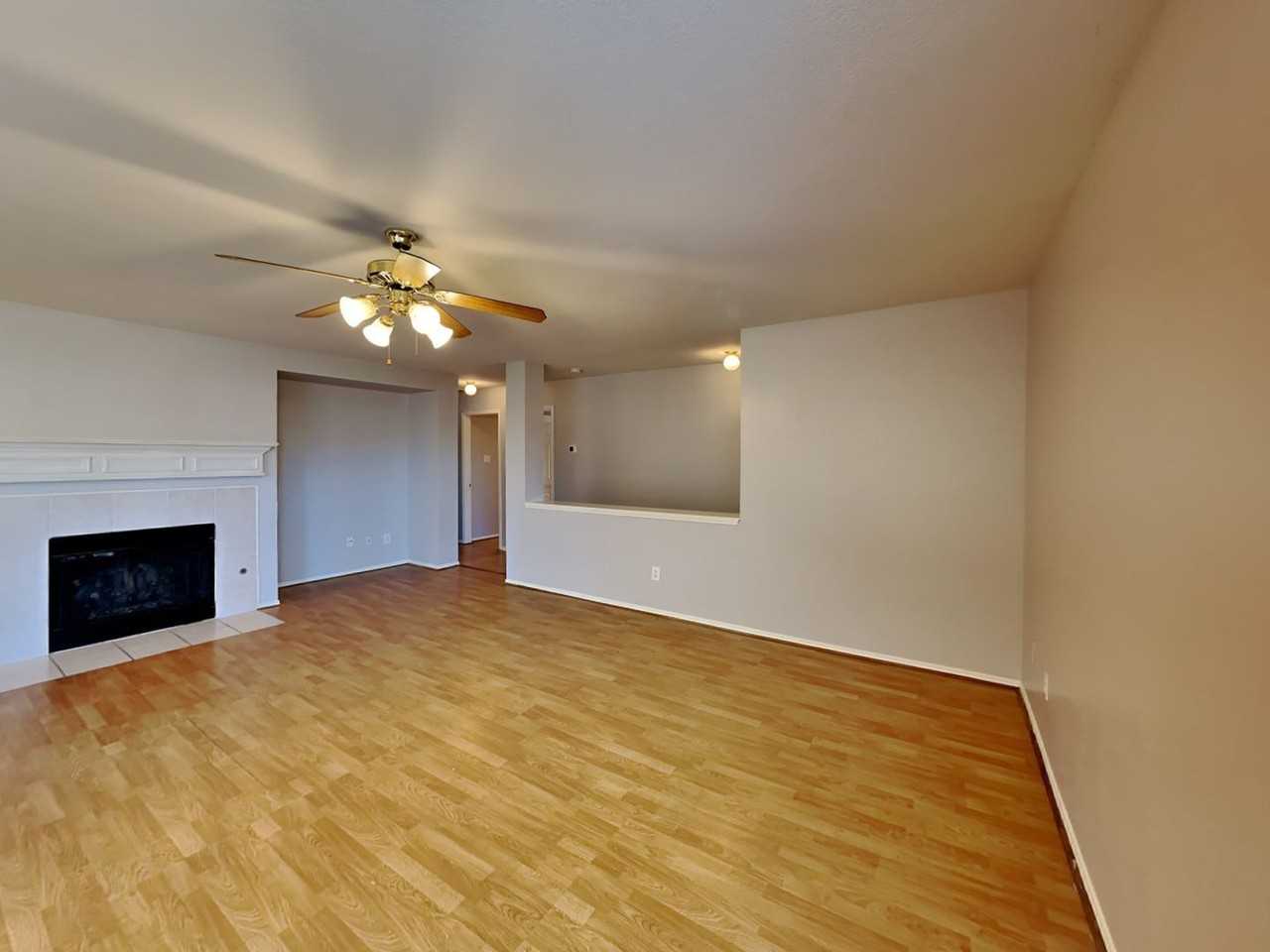 7007 Lake Jackson Dr - Photo 4 of 24