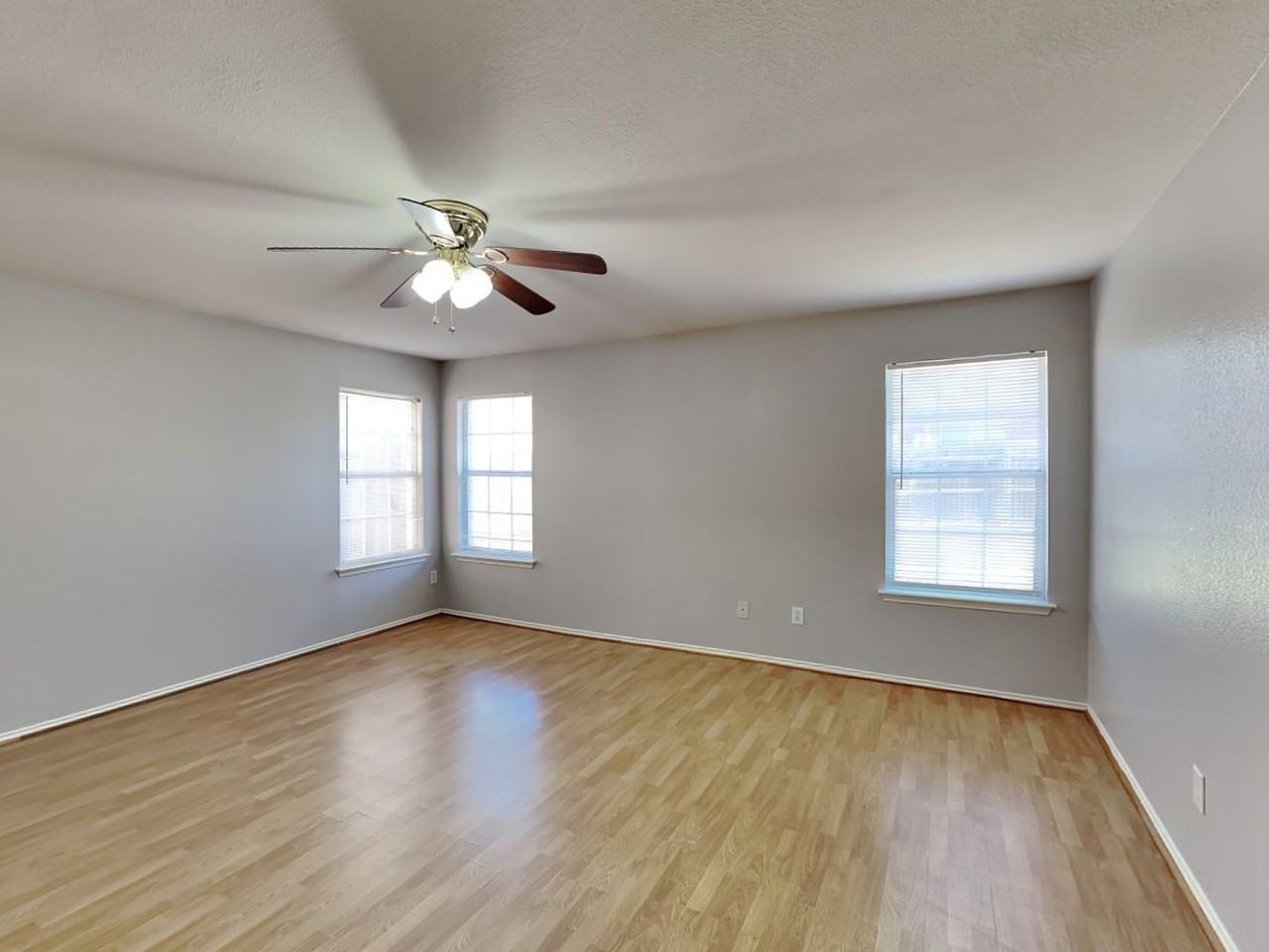 7007 Lake Jackson Dr - Photo 6 of 24