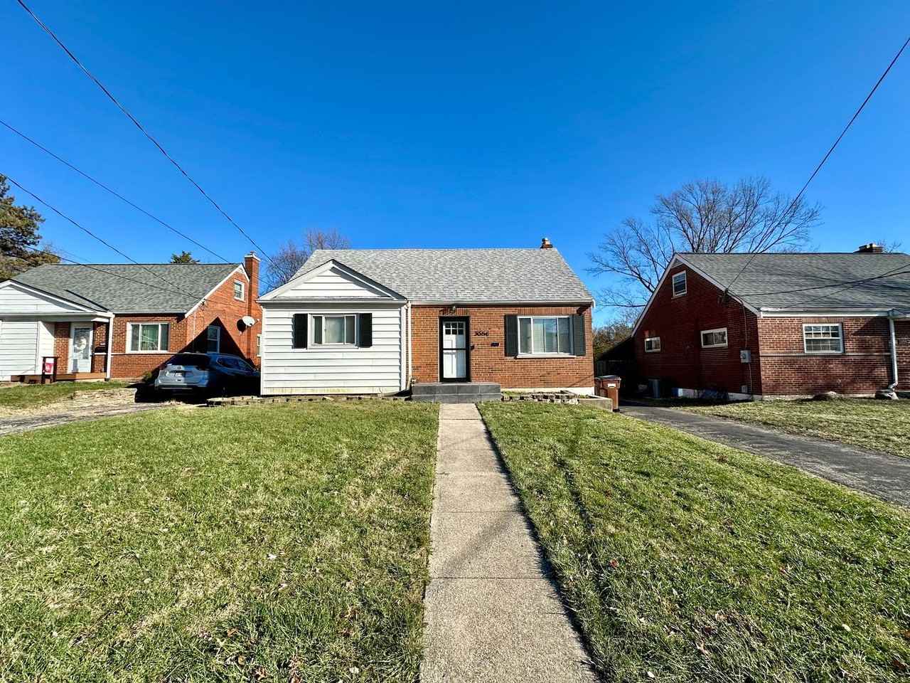 3064 Brookview Dr - Photo 2 of 14