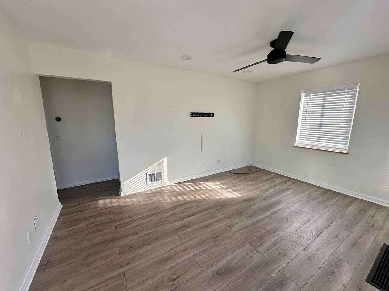 3064 Brookview Dr - Photo 3 of 14