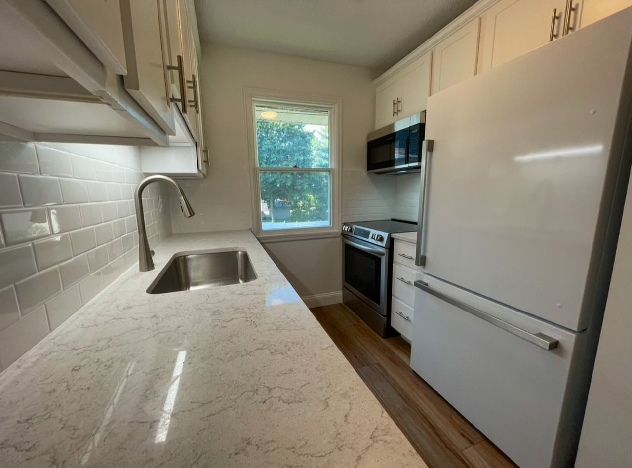 105 East Sands Street - Photo 2 of 12