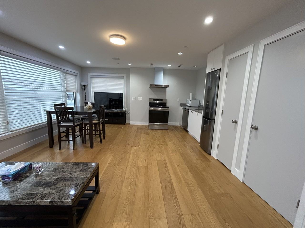 15098 Victoria Avenue - Photo 3 of 11