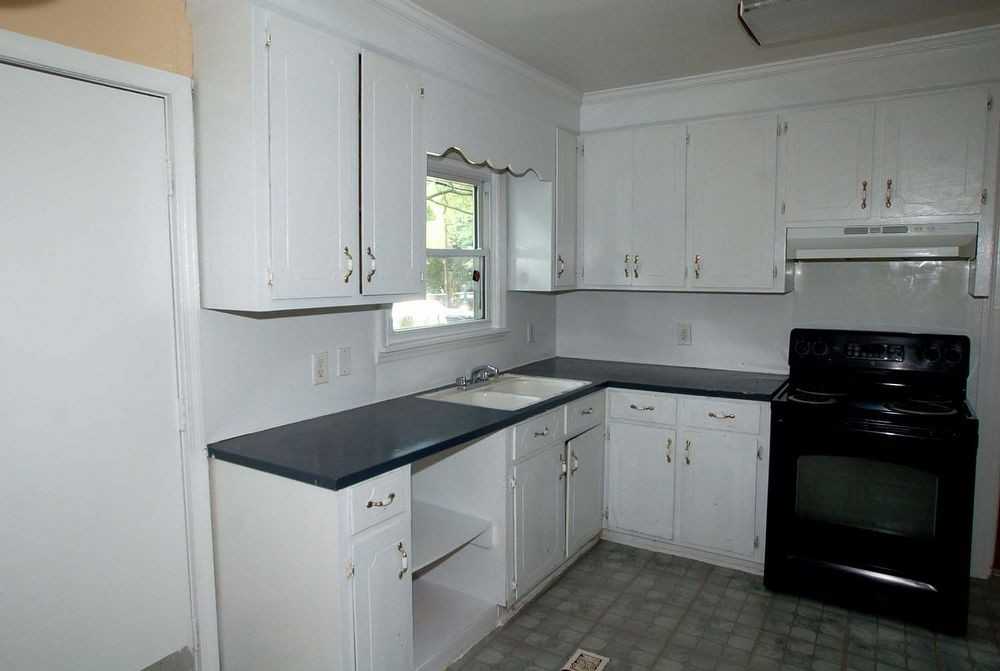 1127 Skyview Rd - Photo 2 of 11