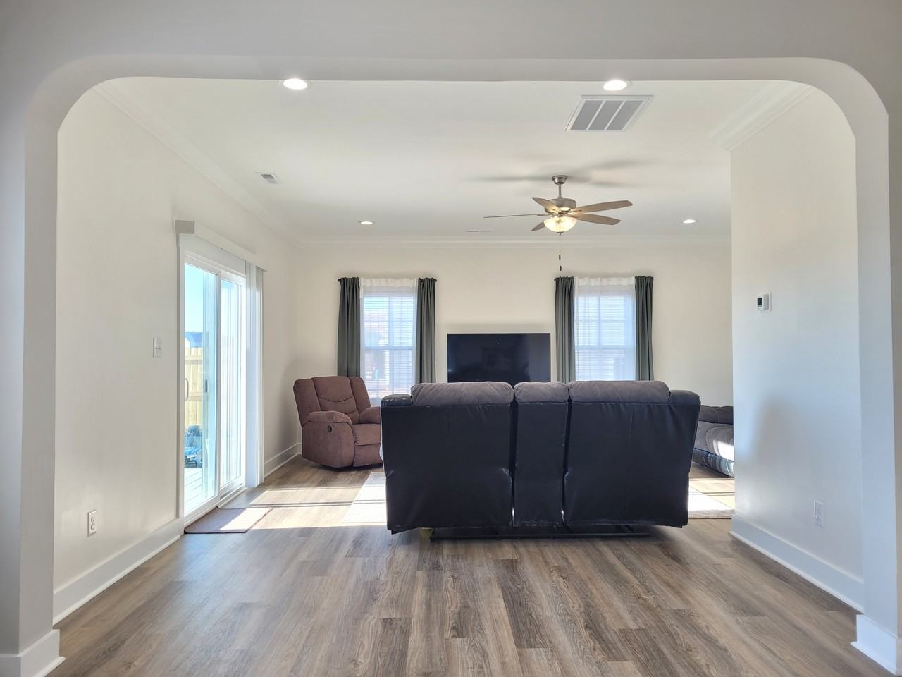 409 Bay Harbor Ct #NA - Photo 2 of 13