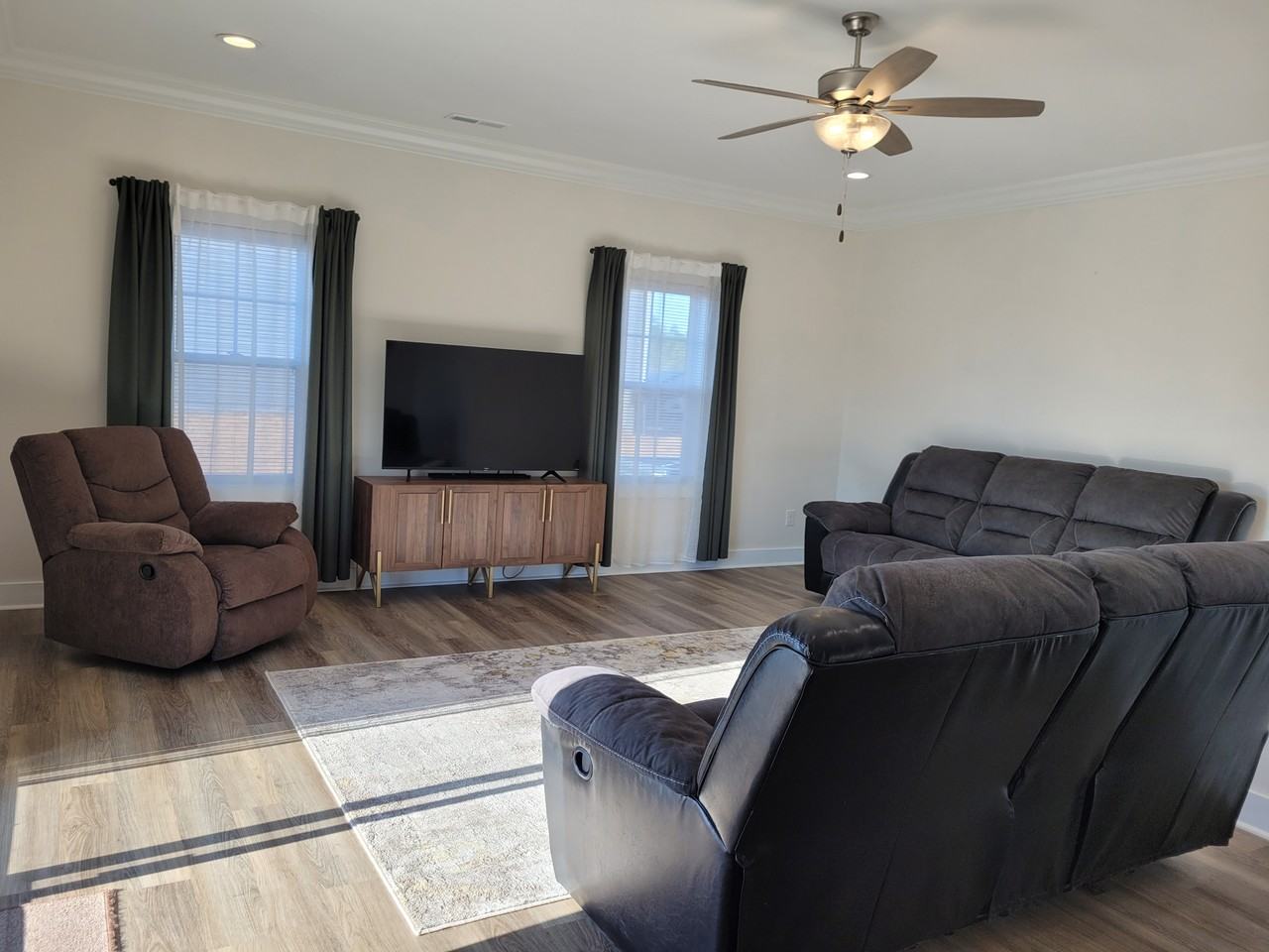 409 Bay Harbor Ct #NA - Photo 3 of 13