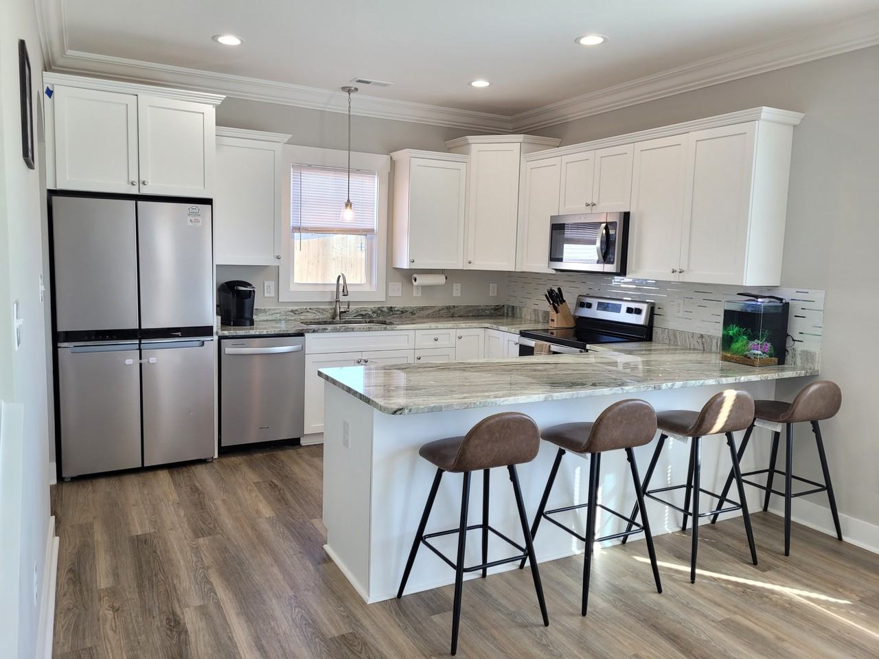 409 Bay Harbor Ct #NA - Photo 5 of 13