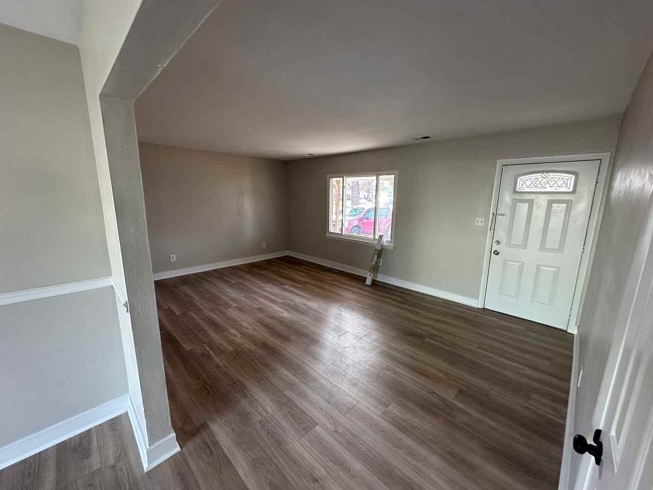 924 Gossman Dr - Photo 3 of 11