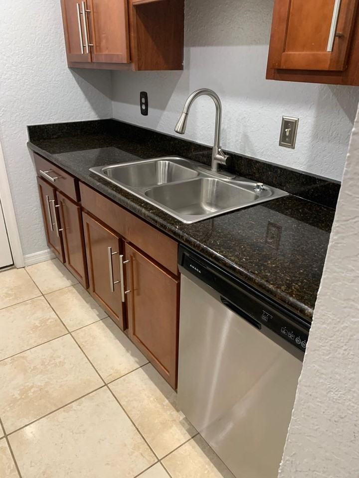 1916 Conway Rd - Photo 3 of 16