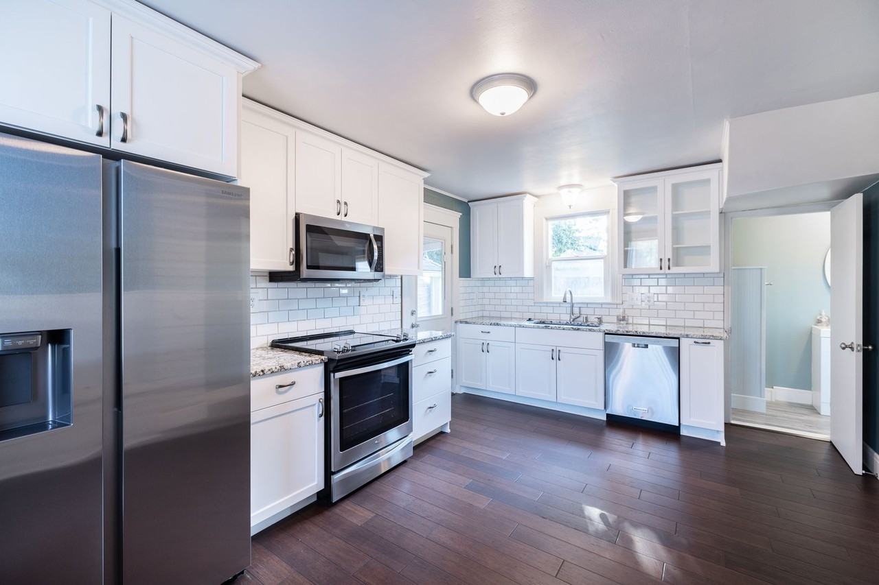 1810 23rd St - Photo 2 of 20