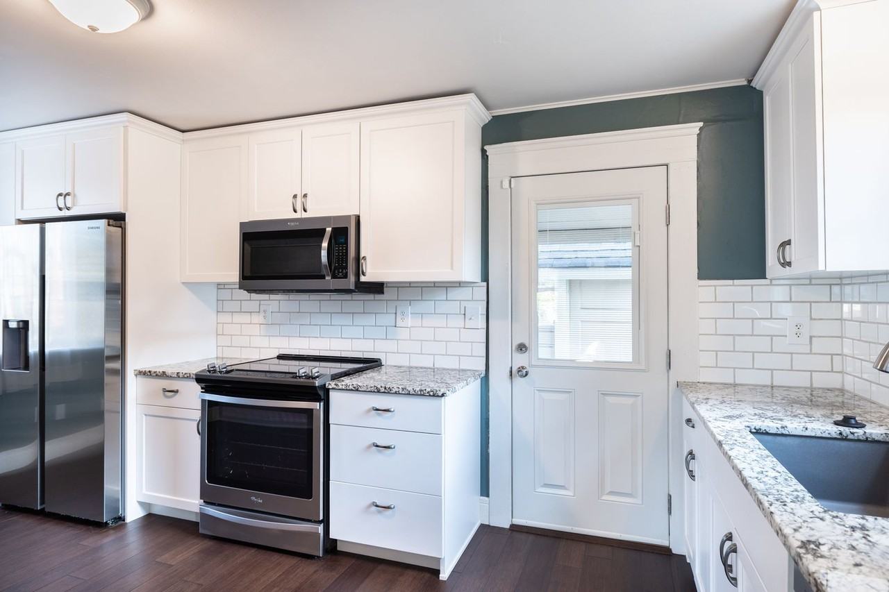 1810 23rd St - Photo 3 of 20