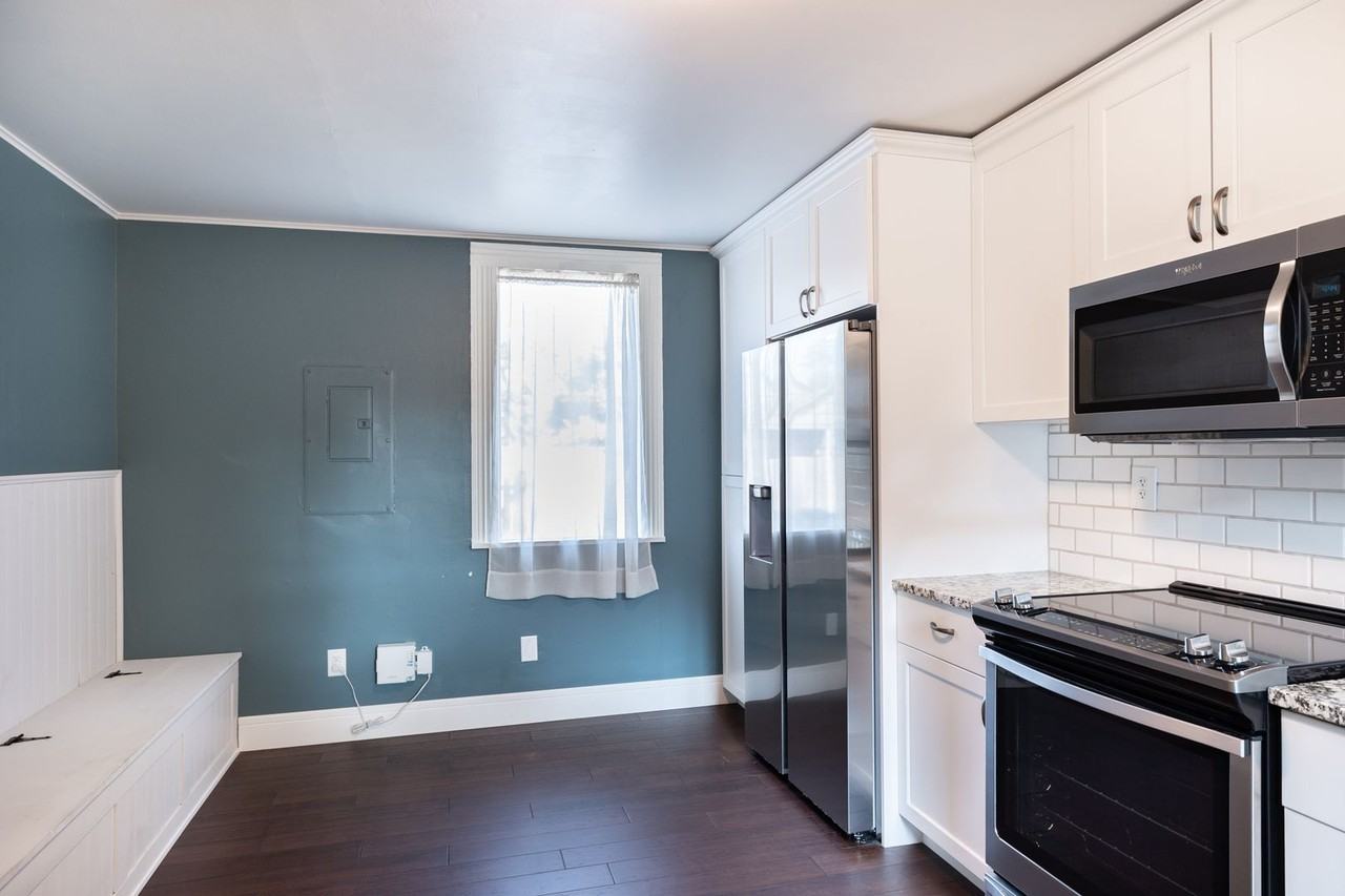 1810 23rd St - Photo 4 of 20