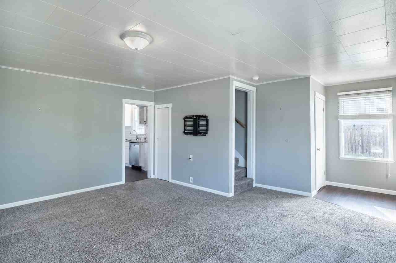 1810 23rd St - Photo 6 of 20