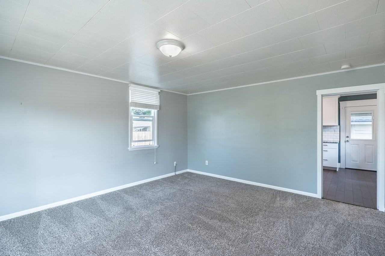 1810 23rd St - Photo 7 of 20