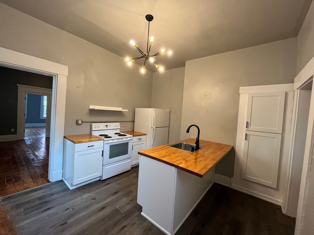 818 Main St. - Photo 5 of 15