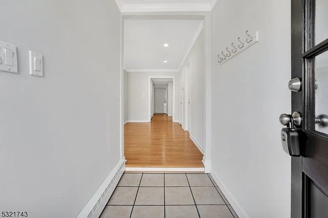 20 Oak St - Photo 2 of 21