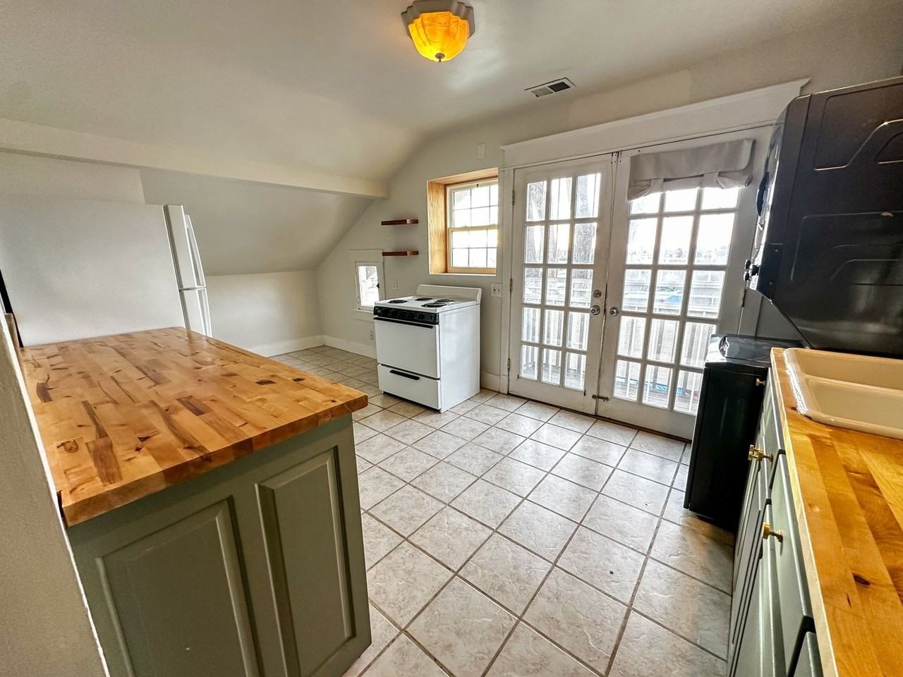 1615 Carr St - Photo 4 of 17