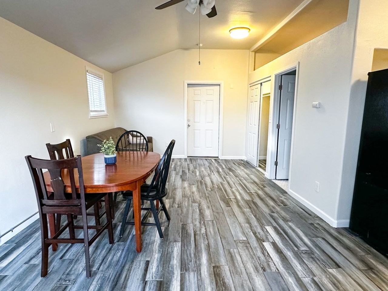 1611 Carr St - Photo 3 of 17