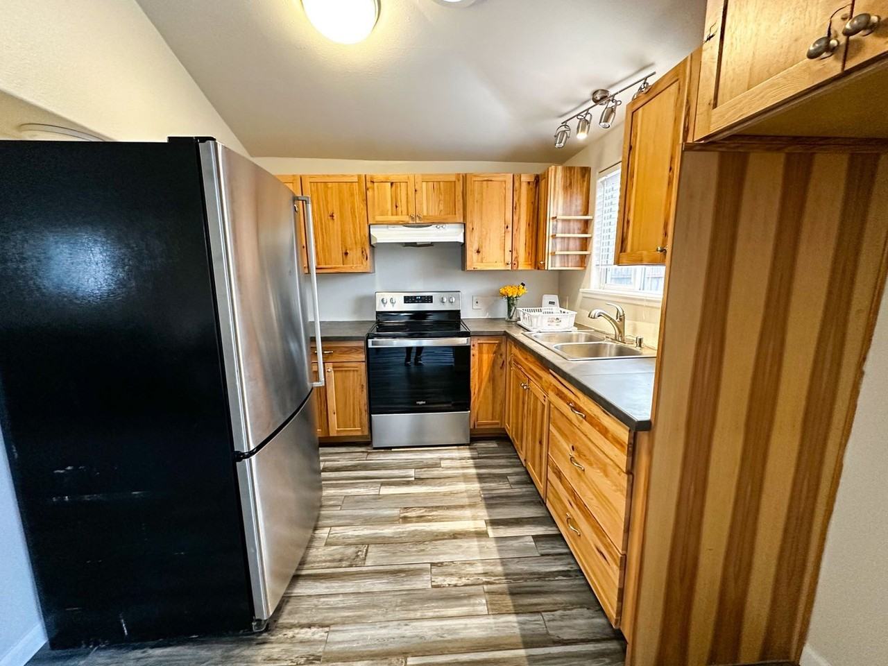 1611 Carr St - Photo 2 of 17