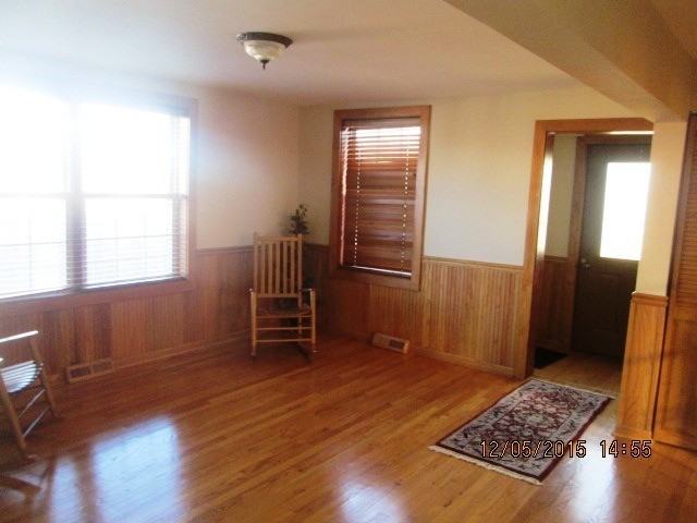 10646 S 82nd Ct - Photo 3 of 18