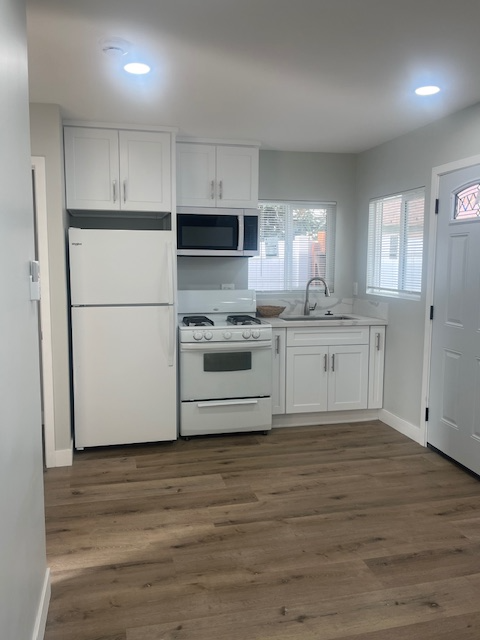 832 1/2 E Lemon Ave - Photo 2 of 9
