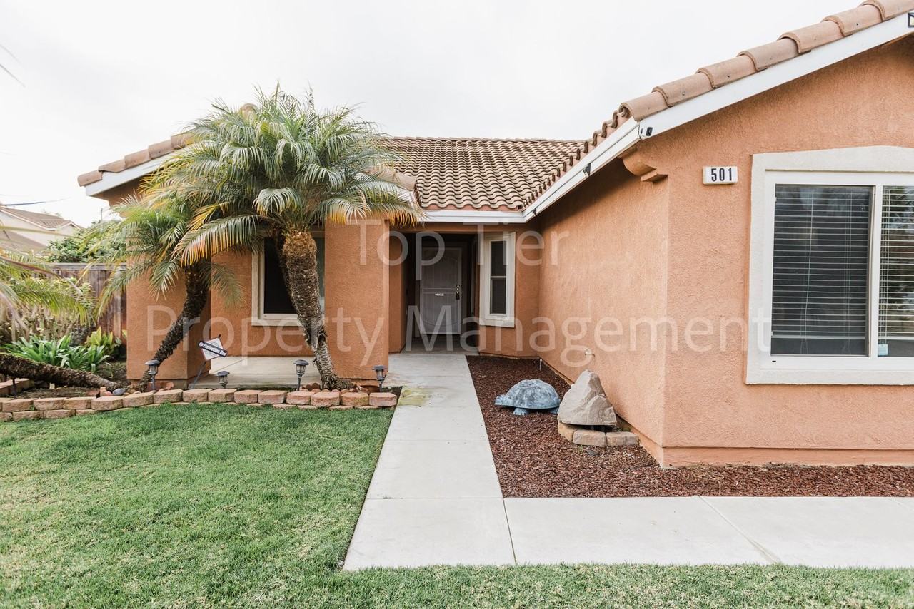 501 Portico Dr - Photo 2 of 44