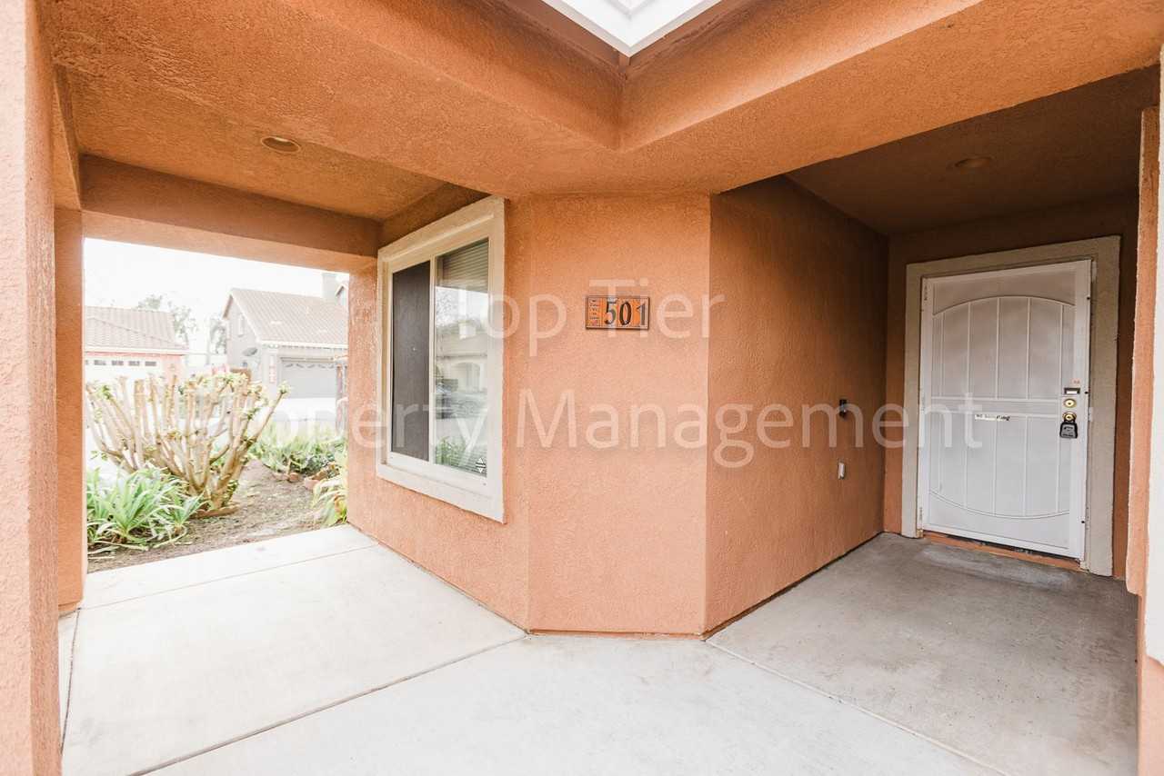501 Portico Dr - Photo 3 of 44