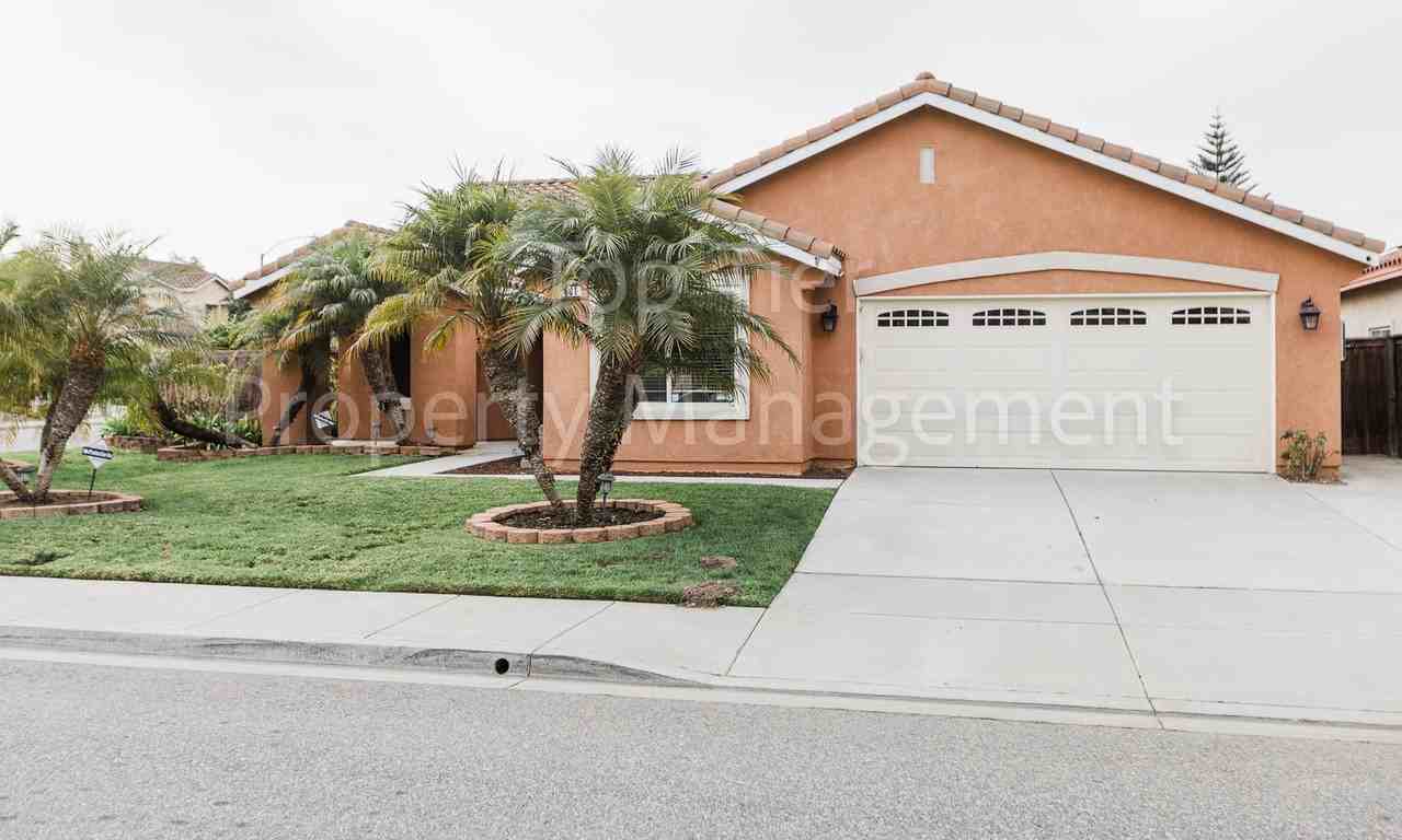 501 Portico Dr - Photo 4 of 44