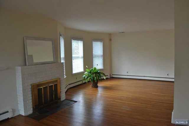 86 Pleasant St - Photo 3 of 18