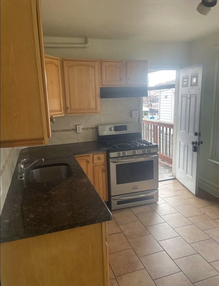 1106 W Tilghman St #1stFL - Photo 6 of 6