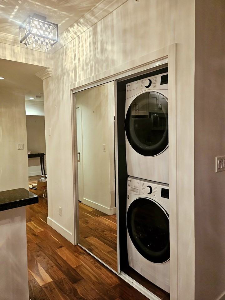 928 Richards St - Photo 3 of 14