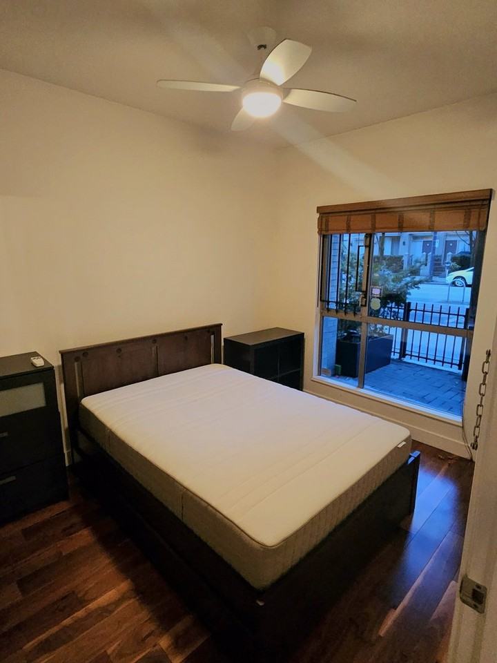 928 Richards St - Photo 4 of 14