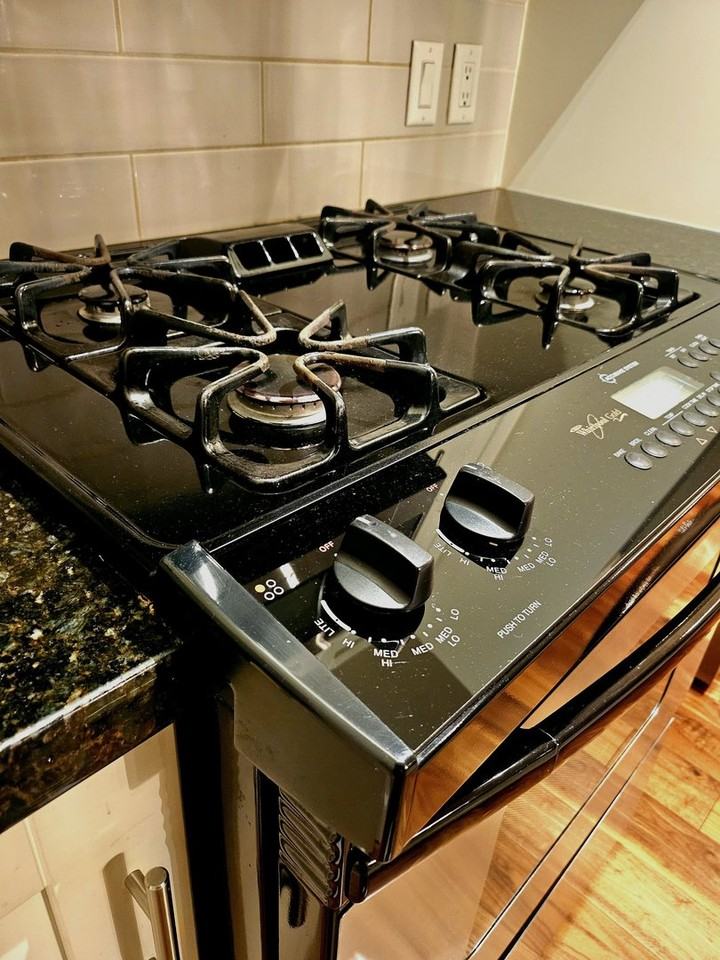 928 Richards St - Photo 6 of 14