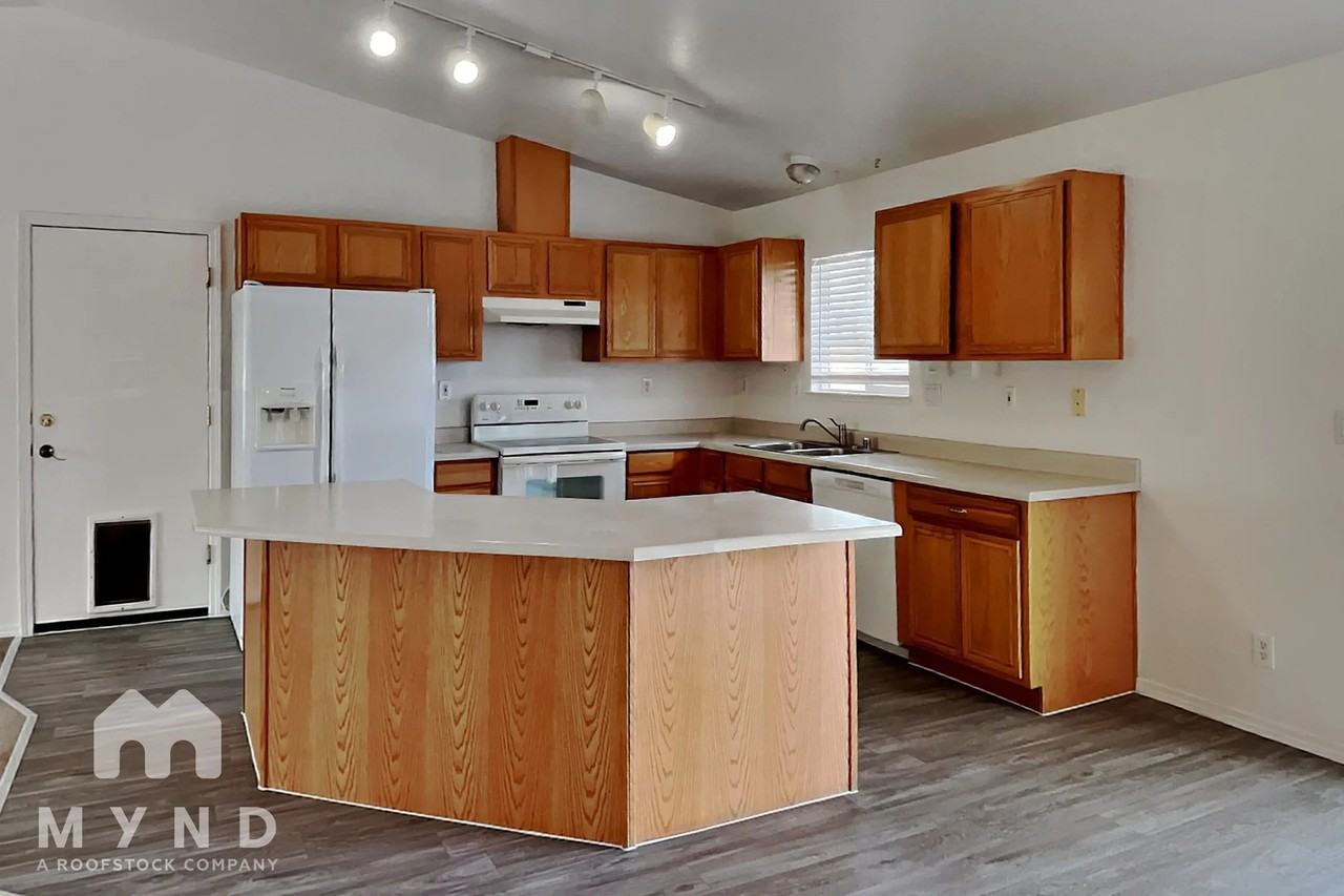 1473 Kinglet Dr - Photo 2 of 20