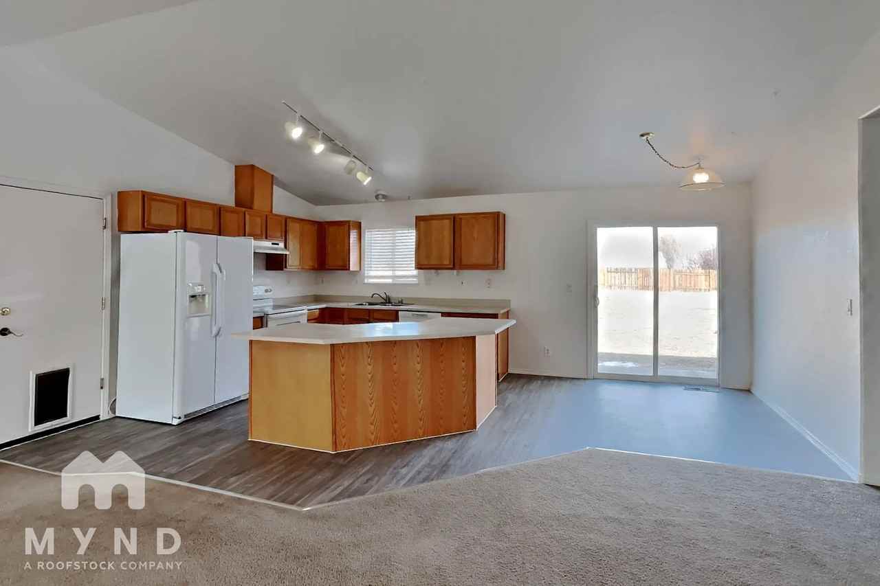 1473 Kinglet Dr - Photo 3 of 20