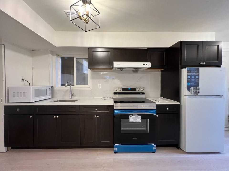 6135 Commercial St #B - Photo 2 of 20