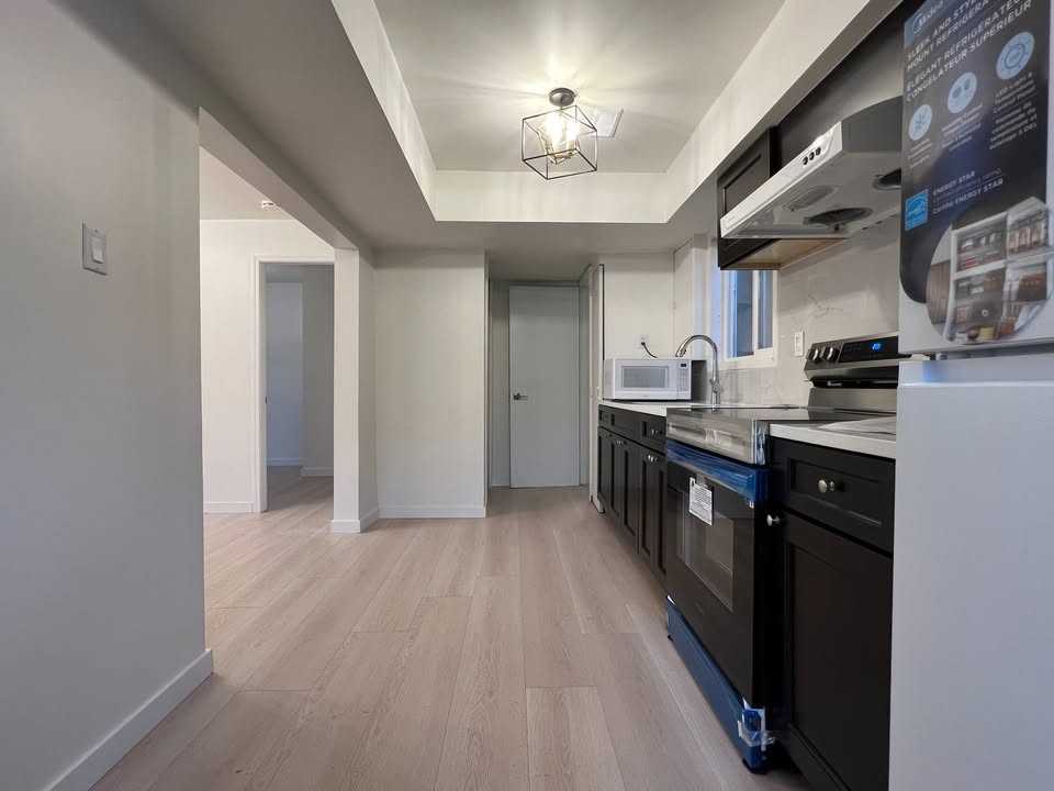 6135 Commercial St #B - Photo 3 of 20