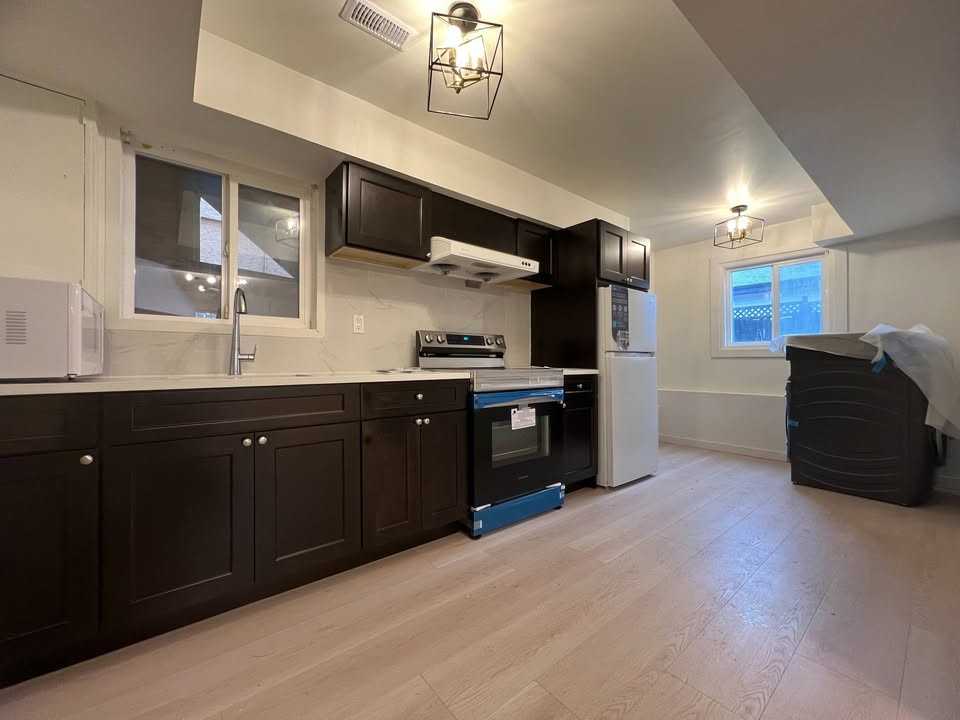 6135 Commercial St #B - Photo 4 of 20