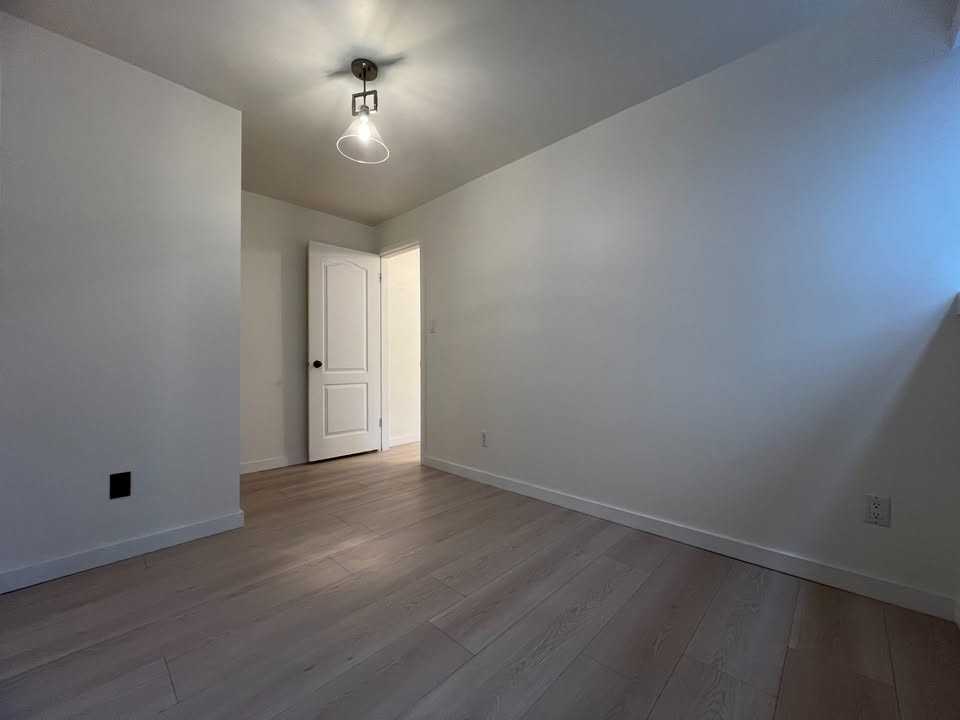 6135 Commercial St #B - Photo 5 of 20