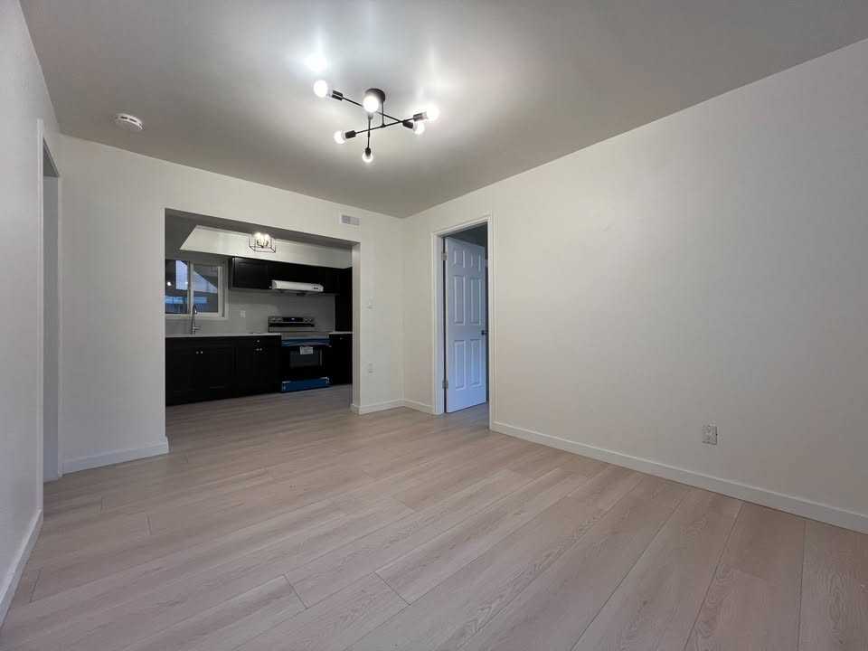 6135 Commercial St #B - Photo 6 of 20